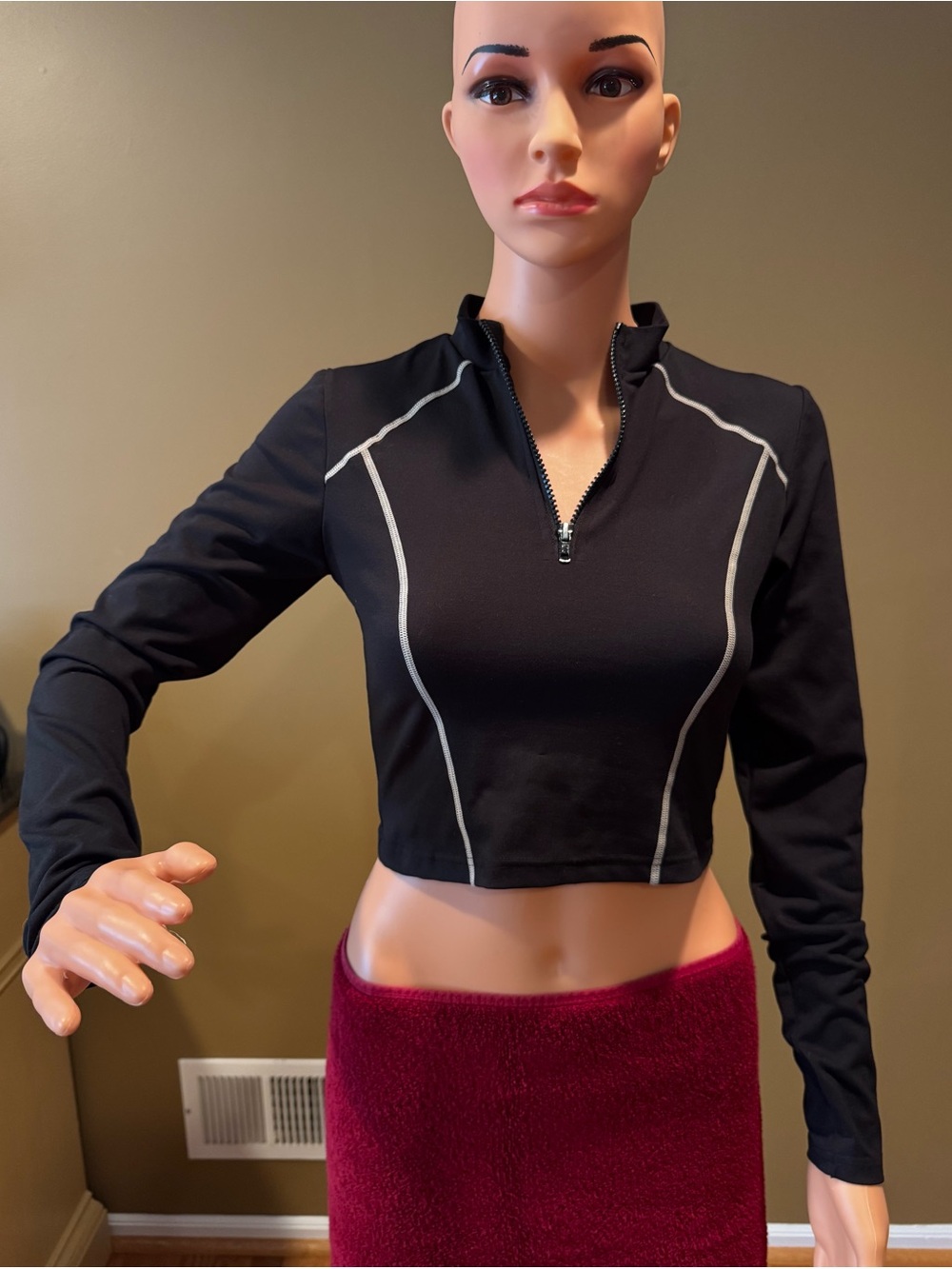 Allure Luxe Black ActiveweCropped Long Sleeve Zip-Front Top with Contrast Piping